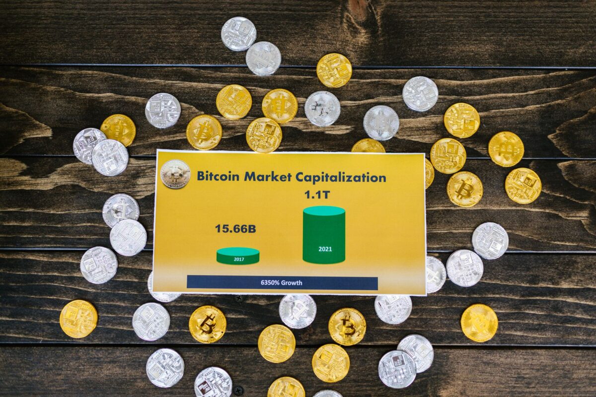 ETF Bitcoin : 2,39 milliards de dollars en une semaine, un record 2026 — le point crypto du 27 septembre